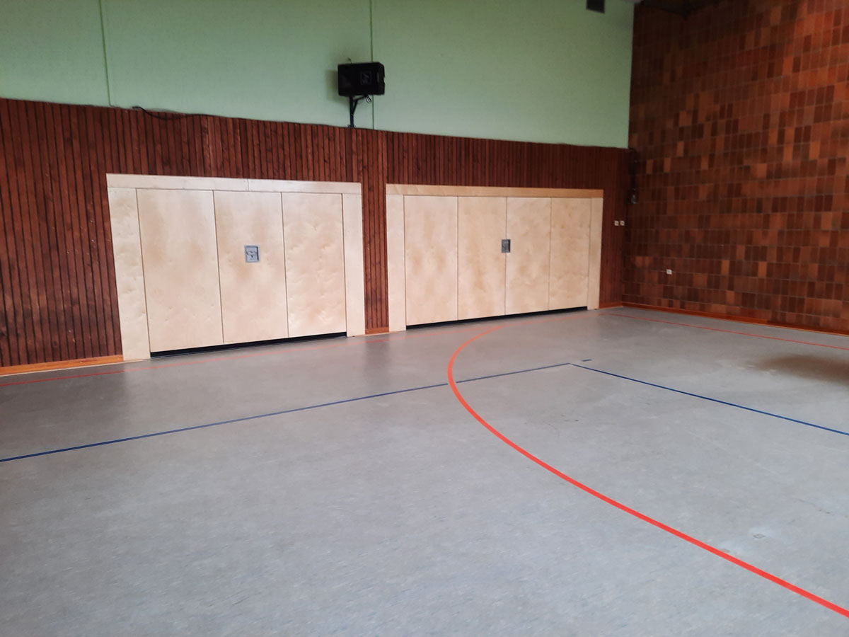 Erneuerung der Geräteraumtore in der Mehrzweckhalle Gresaubach