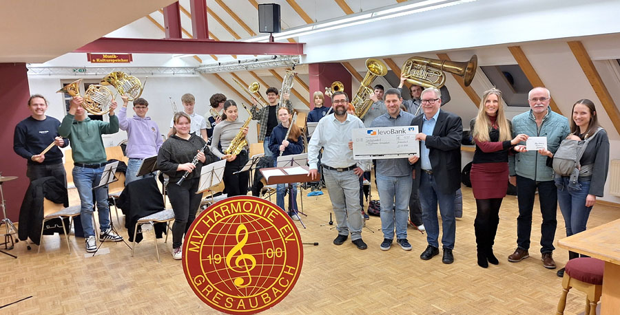 Dirigent Nicolas Burgard, Thomas Herrmann, Ortsvorsteher Fred Metschberger, Heidi Fries, Peter Michels und Jana Junker (Foto: Petra Ferring)